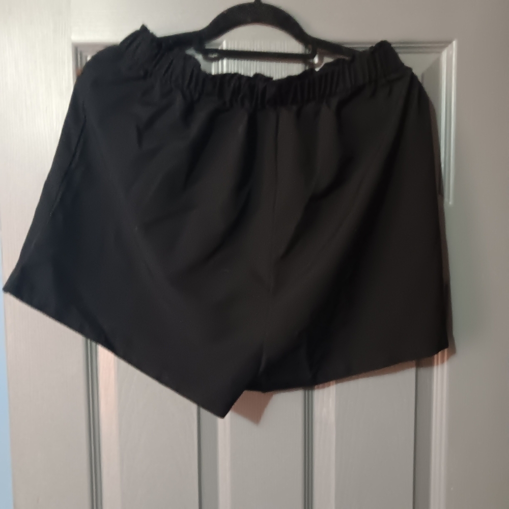 Classic Women's Black Elastic-Waist Shorts